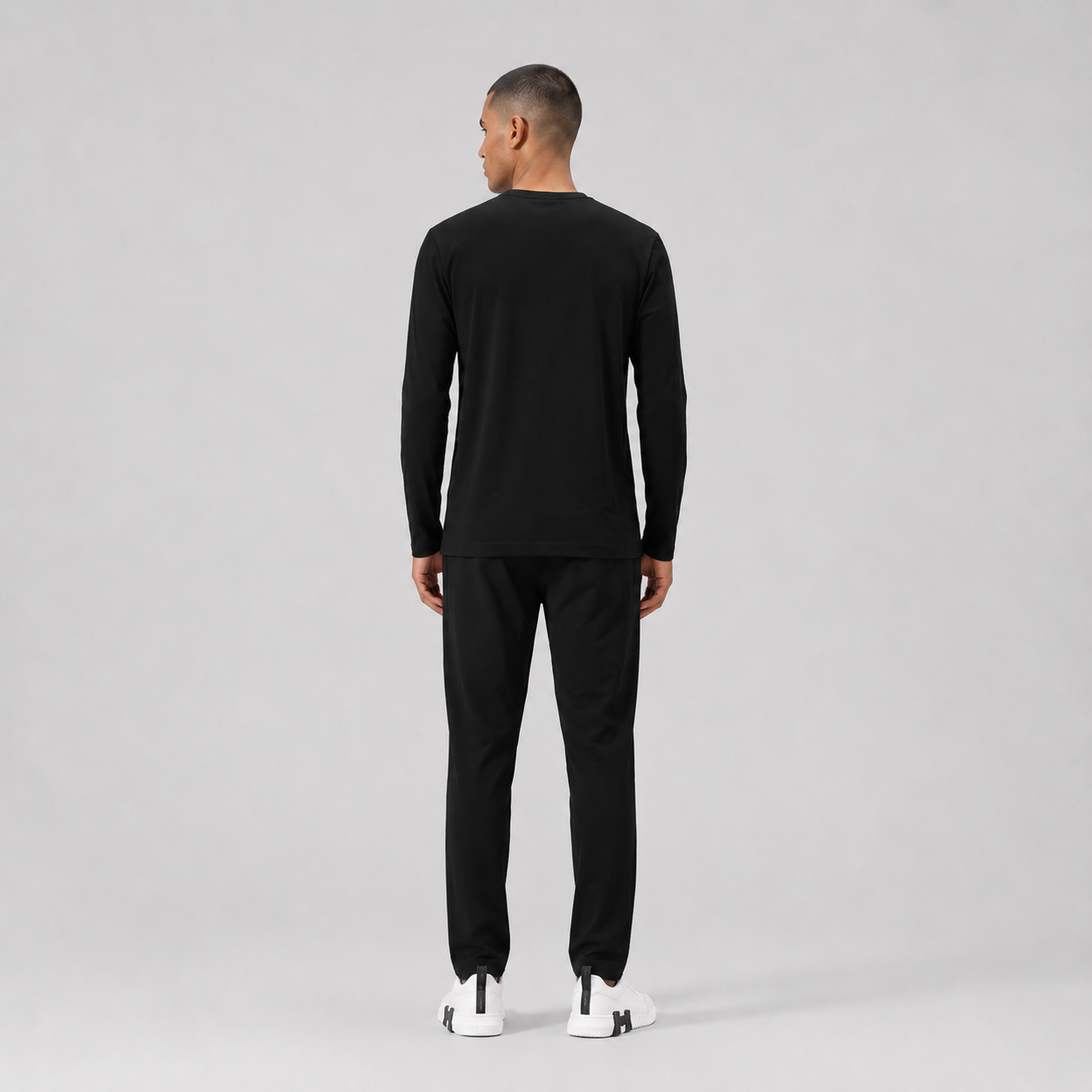 The Classic Longsleeve – Deep Black