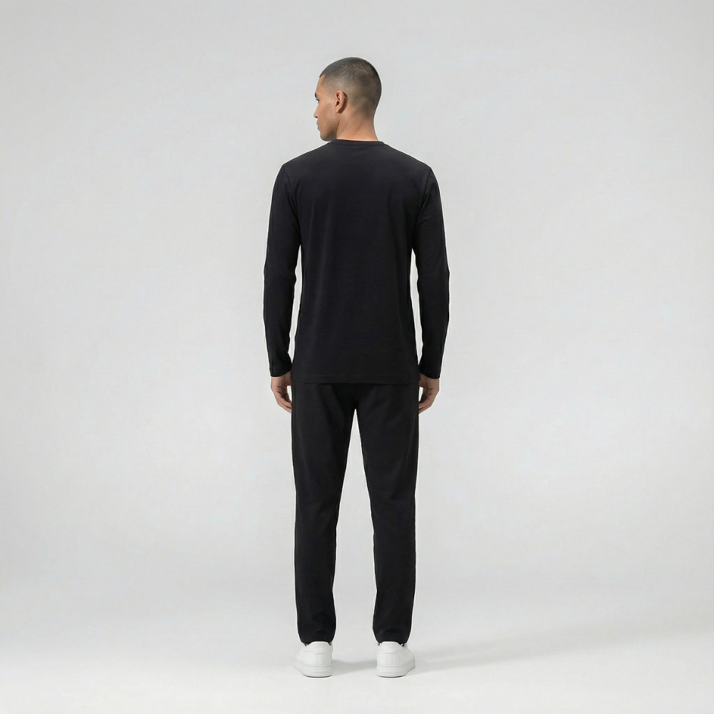 The Classic Longsleeve – Deep Black